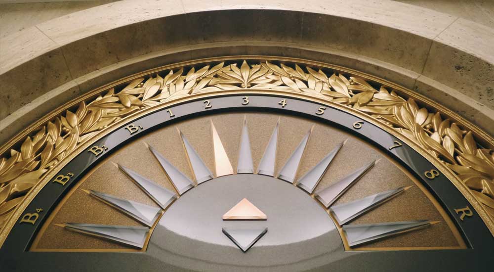 آسانسور طلایی